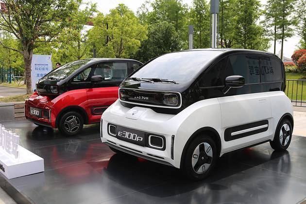 小型電動(dòng)汽車(chē)新寶駿E300Plus成年輕人購(gòu)車(chē)新選擇